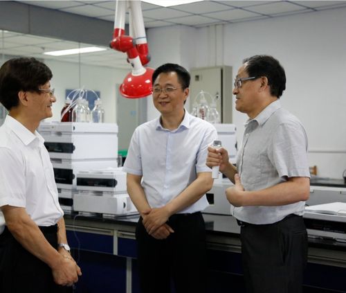 Latest company Solutions about Meng Jianzhu, l'ancien membre du 18ème bureau politique central et l'ancien secrétaire de la commission politique et juridique centrale, ont rendu visite à l'institut de recherche pharmaceutique de Xi'an Libang